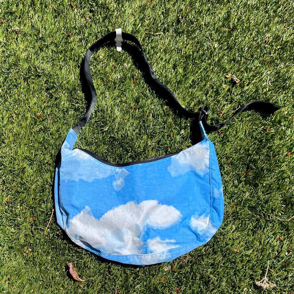 NWT Baggu Medium Nylon Crescent Bag in Clouds
